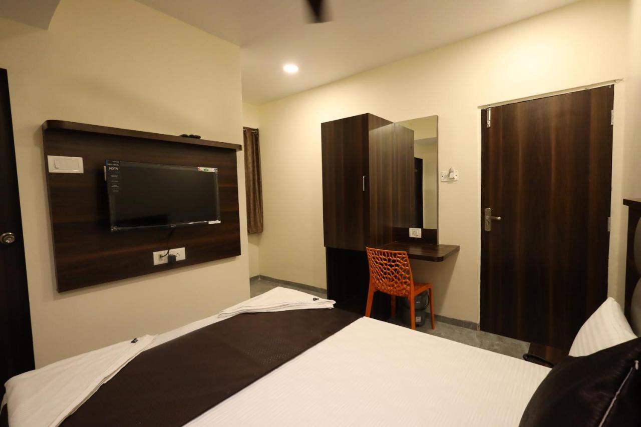 R K Residency Mahape Hotel Navi Mumbai Bagian luar foto