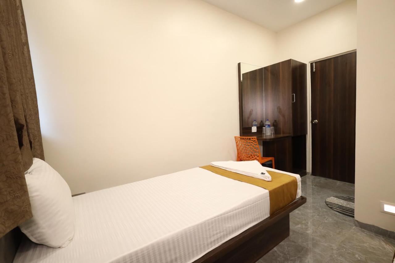 R K Residency Mahape Hotel Navi Mumbai Bagian luar foto