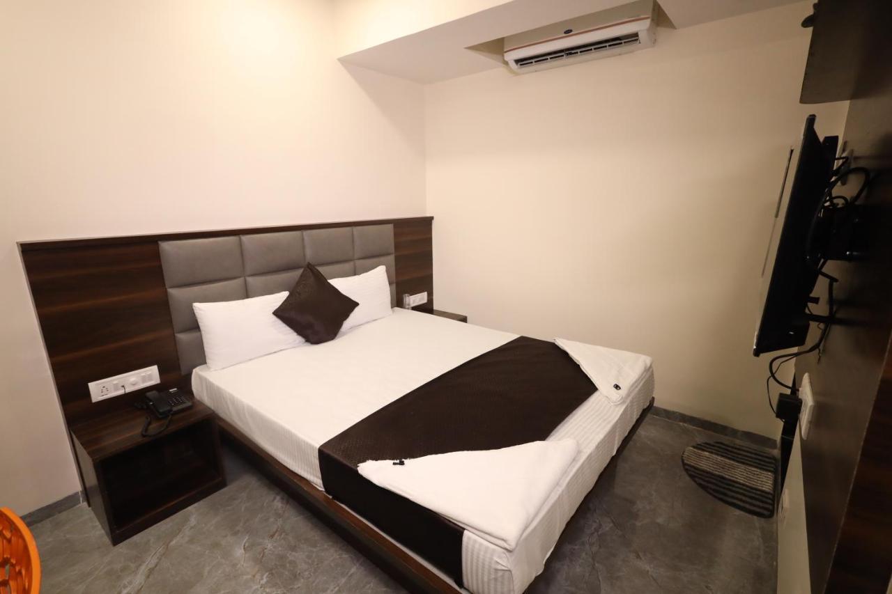 R K Residency Mahape Hotel Navi Mumbai Bagian luar foto