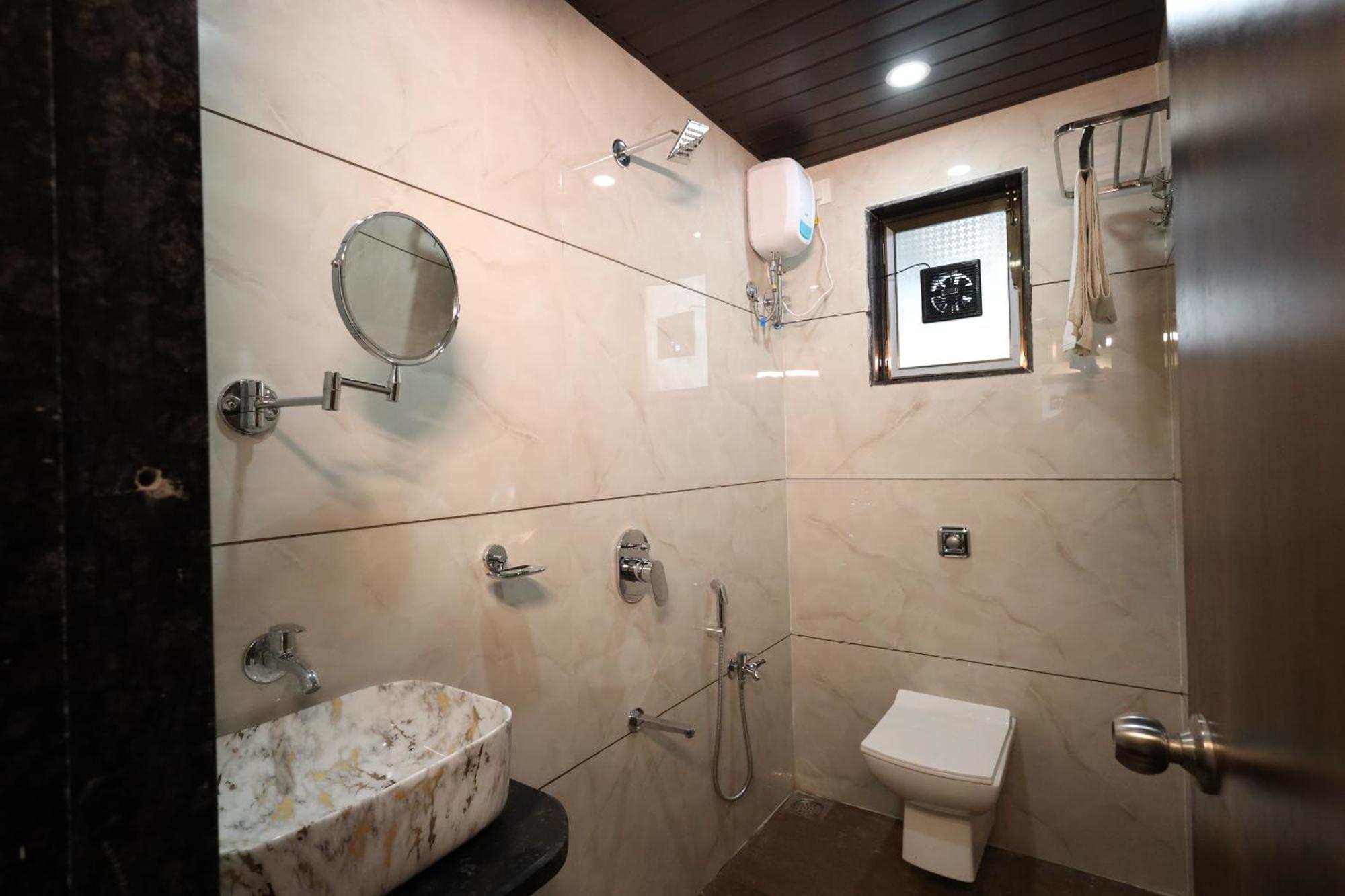 R K Residency Mahape Hotel Navi Mumbai Bagian luar foto